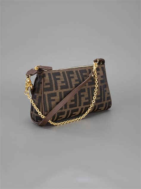 pochete fendi